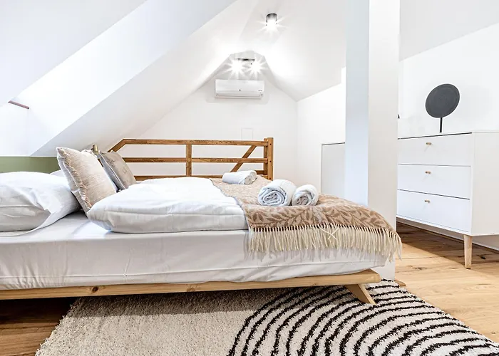 Beautifully Renovated Apartments At Lesser Town