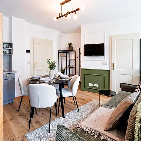 Beautifully Renovated Apartments At Lesser Town Prague Exterior photo