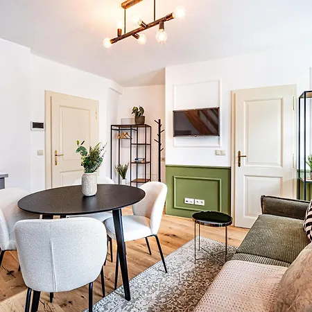 Beautifully Renovated Apartments At Lesser Town Prague Exterior photo