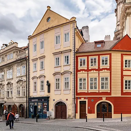 Beautifully Renovated Apartments At Lesser Town Prague Exterior photo