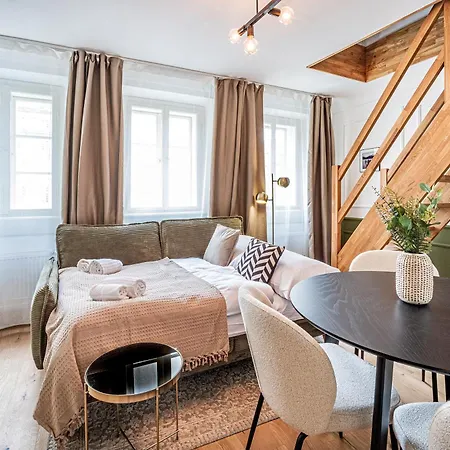 Beautifully Renovated Apartments At Lesser Town Prague Exterior photo