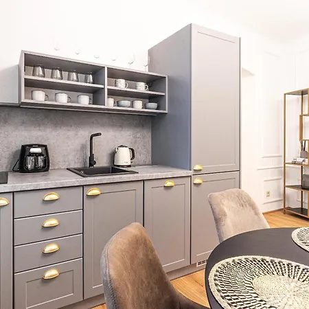 Beautifully Renovated Apartments At Lesser Town Prague Exterior photo