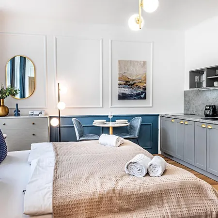 Beautifully Renovated Apartments At Lesser Town Prague Exterior photo